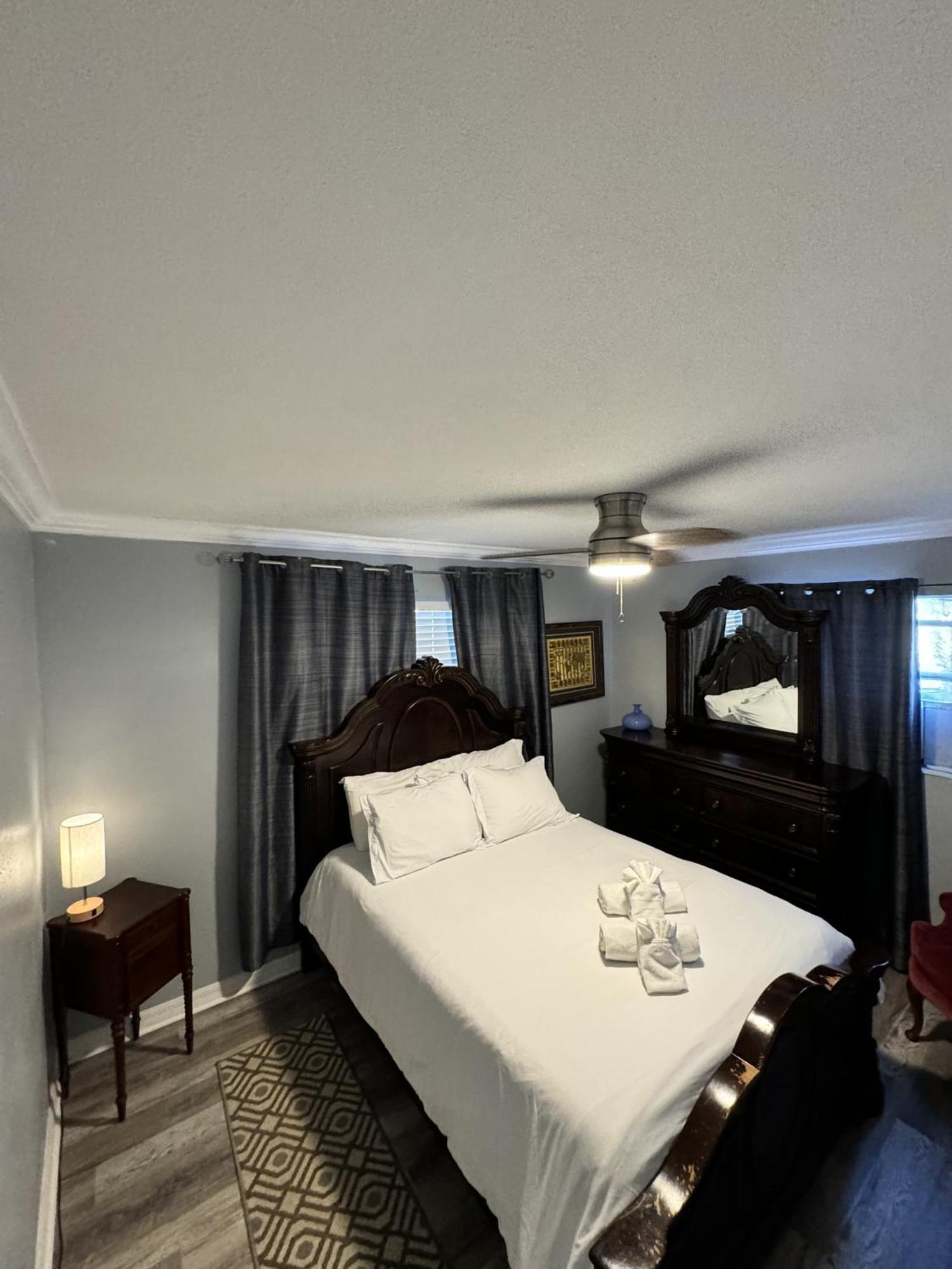 Downtown Single Family Modern Bungalow Close To Beaches And Dining Home Sarasota Esterno foto