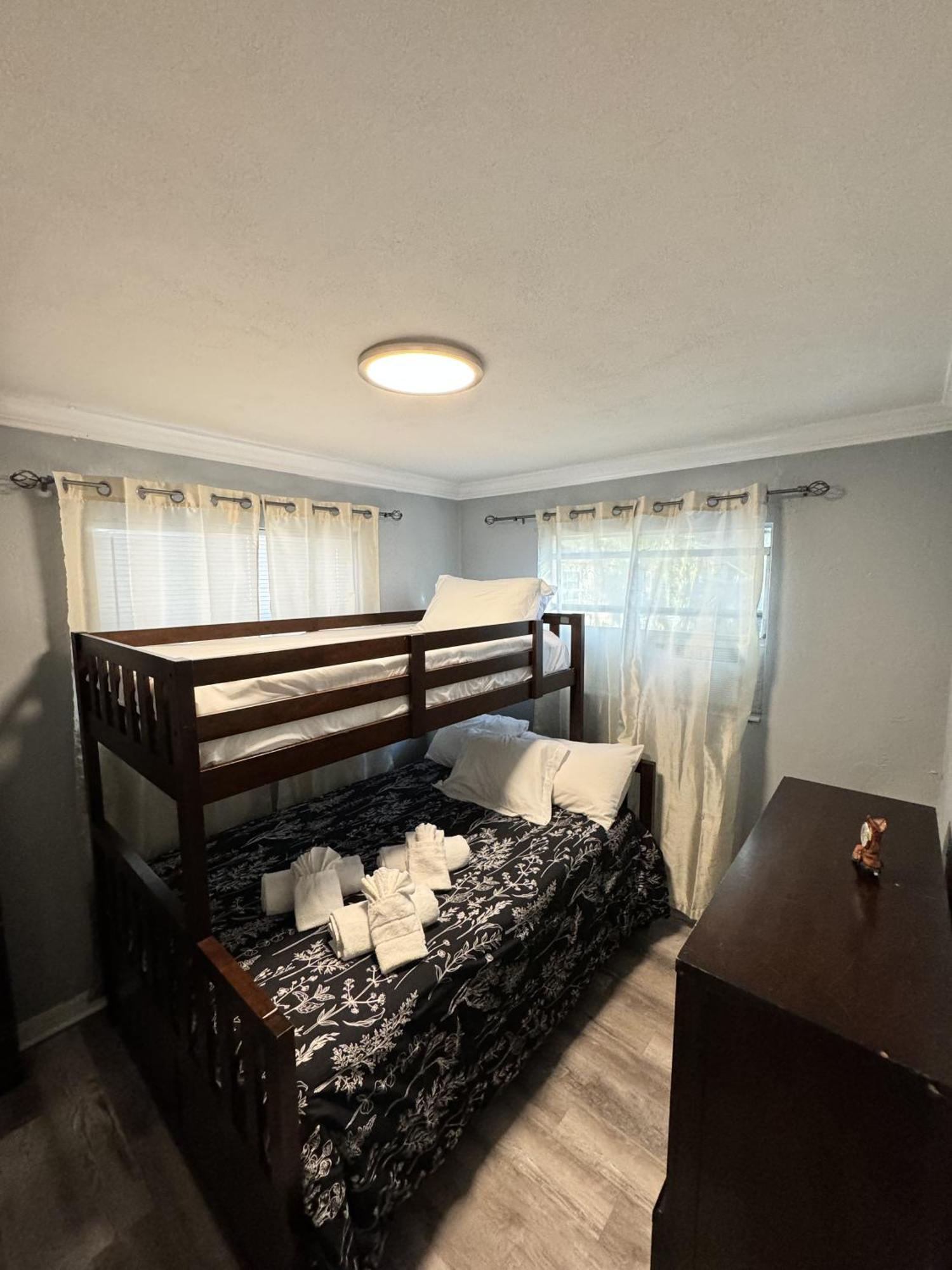 Downtown Single Family Modern Bungalow Close To Beaches And Dining Home Sarasota Esterno foto